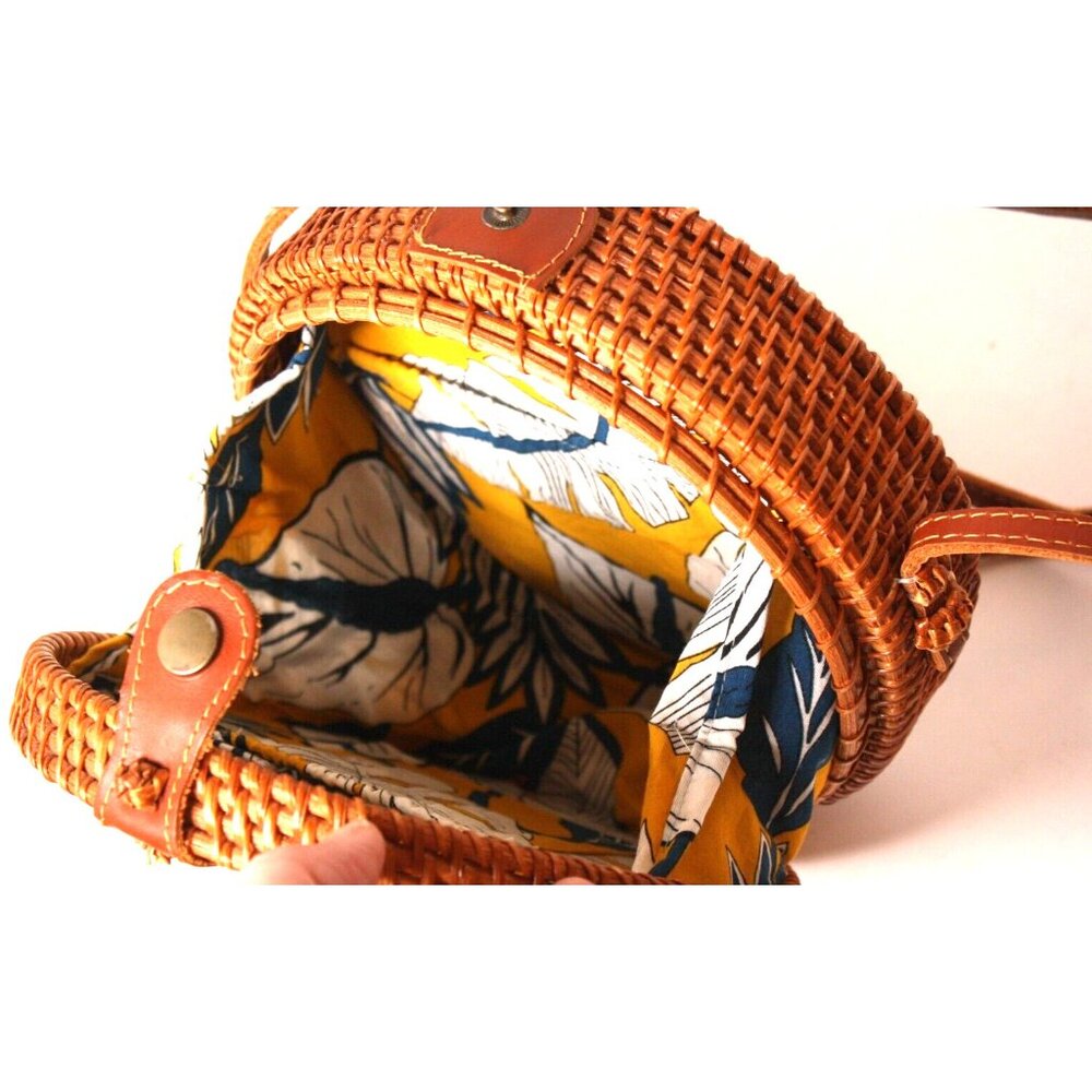 Handwoven Round Brown Rattan Woven Wicker Shoulder Handbag Crossbody Boho Purse - Picture 4 of 9